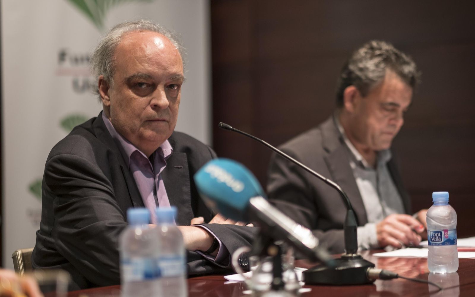 Enrique Vila-Matas, ayer en Cádiz con Antonio Molina Flores.