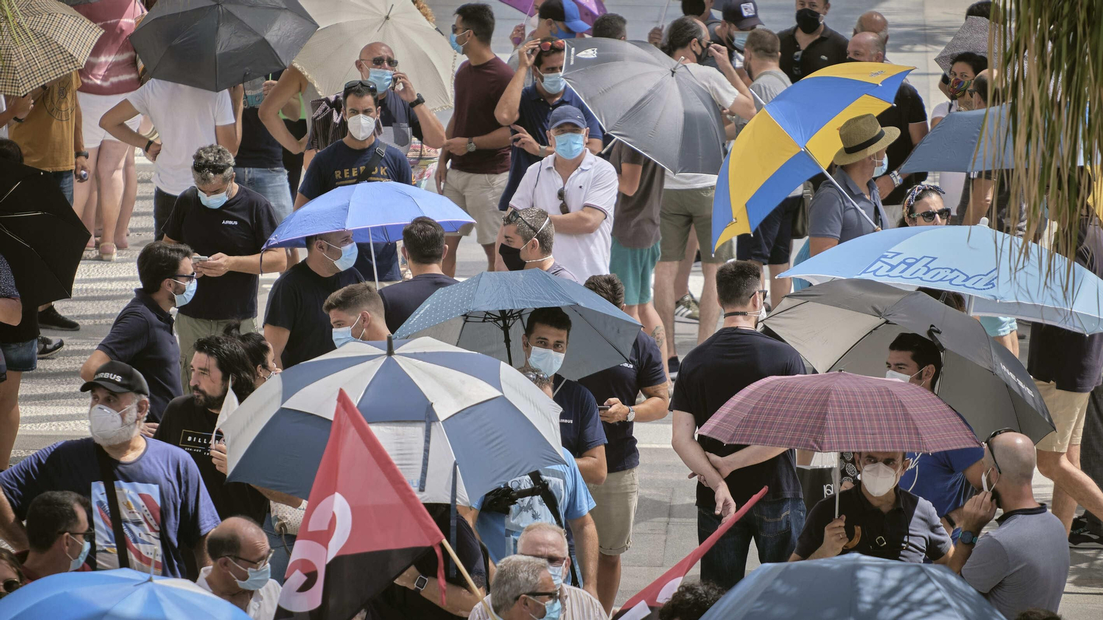 Manifestación de trabajadores de Airbus y sus familiares en defensas de sus empleos.
