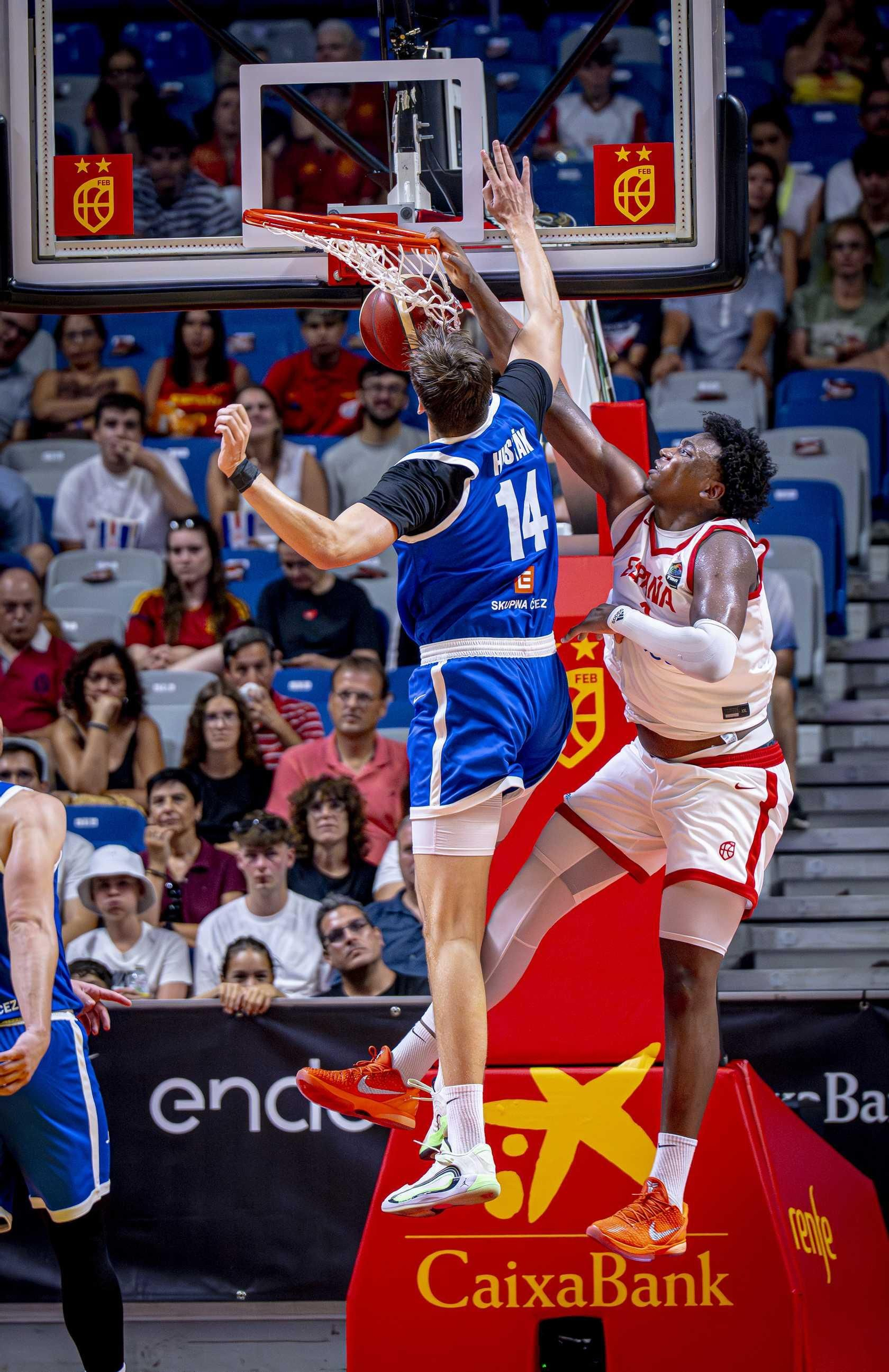 España B-República Checa, en fotos