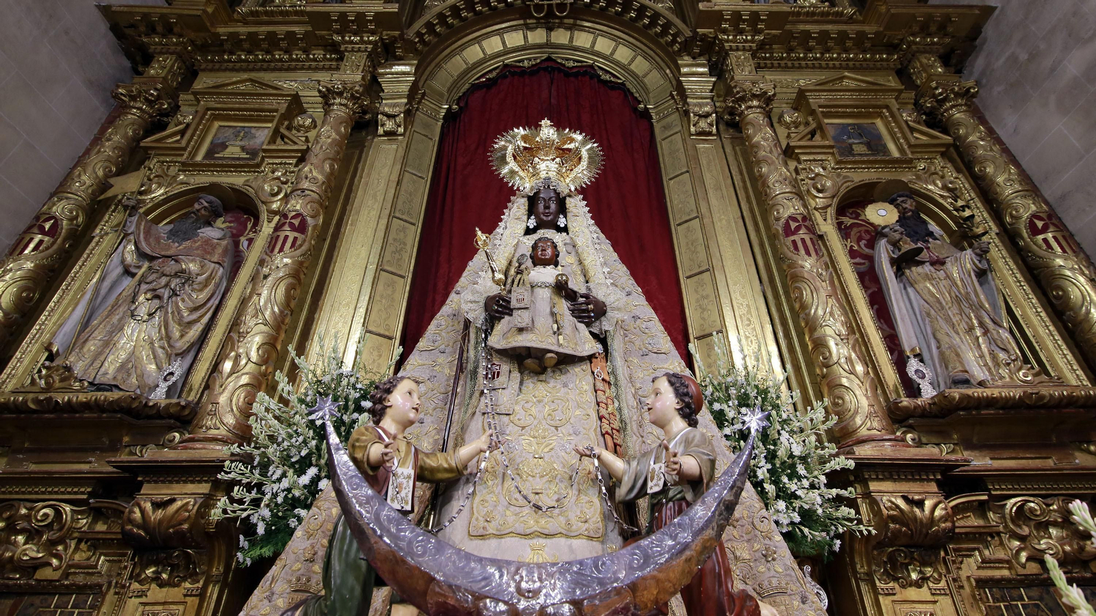 La Virgen de la Merced presidiendo la basílica.