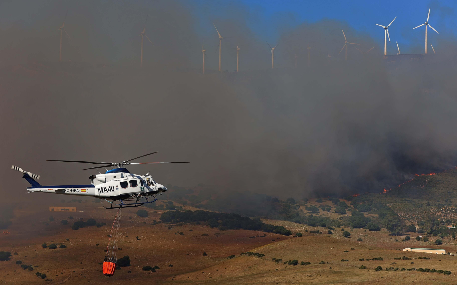 Imágenes del incendio de monte La Peña en Tarifa Imágenes del incendio de monte La Peña en Tarifa
