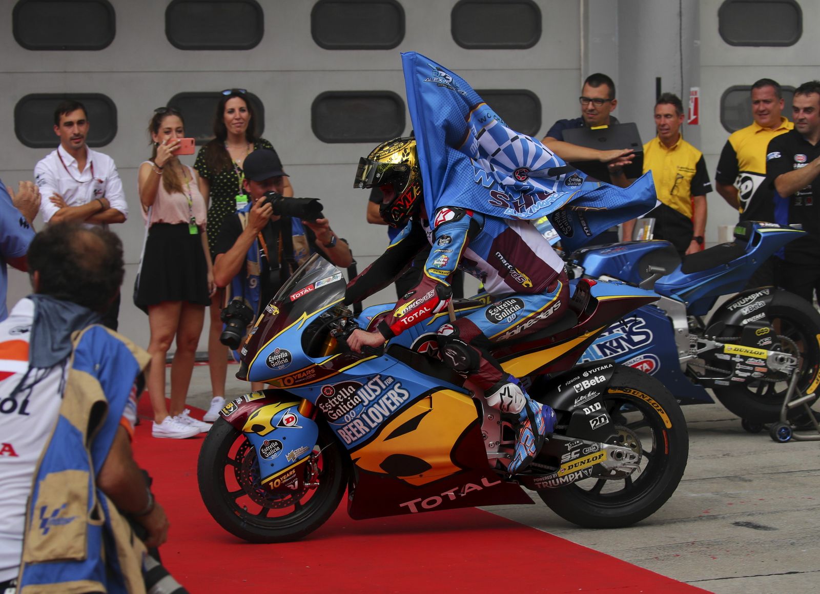 La celebración del título mundial de Moto2 de Álex Márquez
