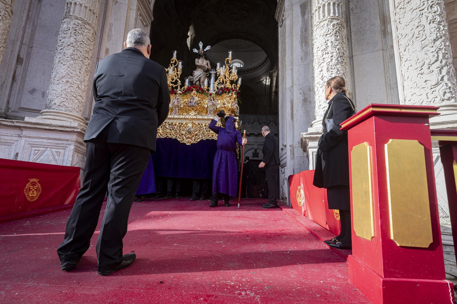 traslado columna semana santa cadiz 9.jpg