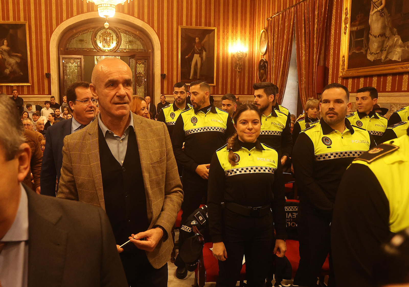 Toma de posesión de los nuevos agentes de la policía local y bomberos