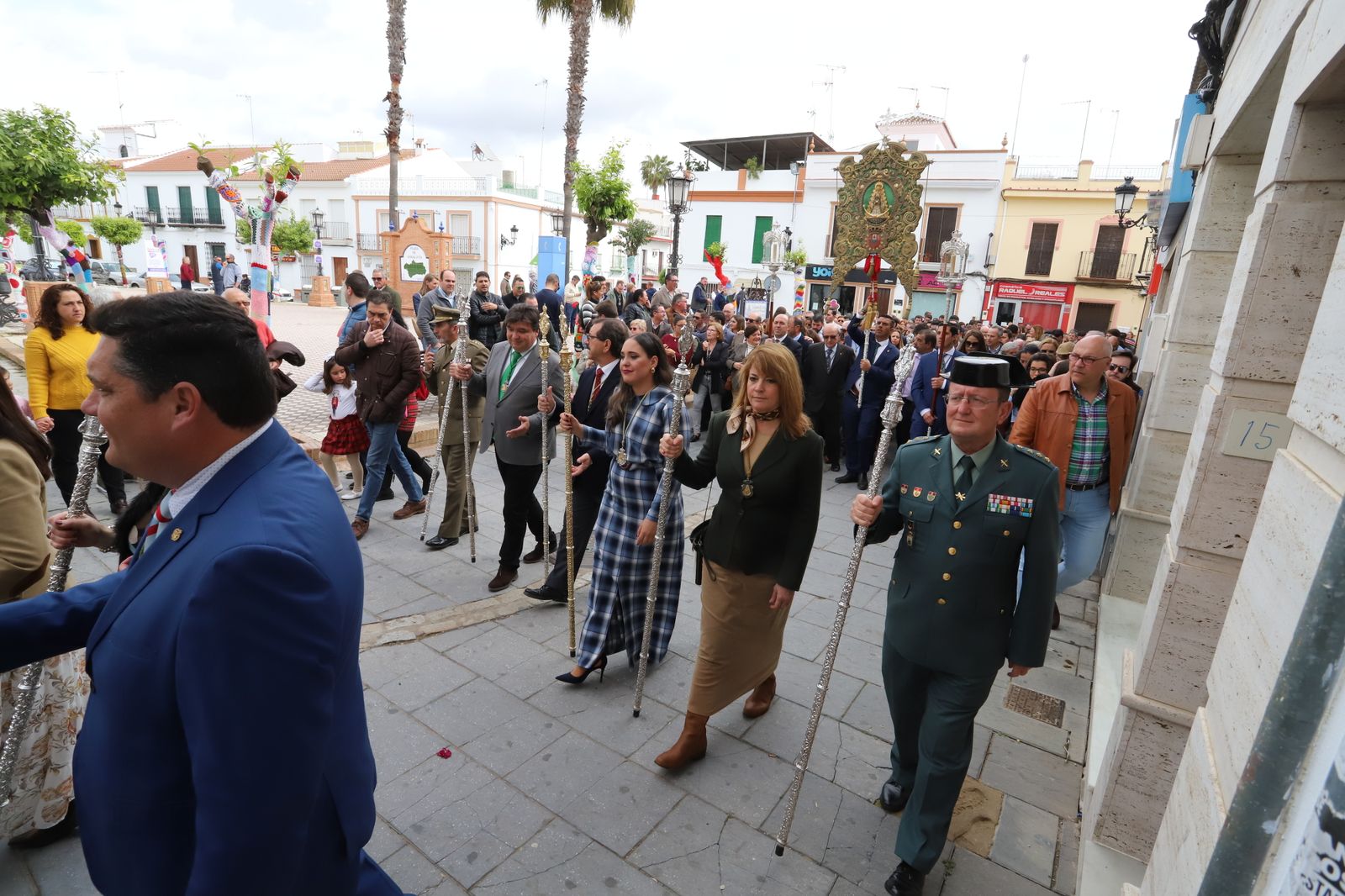 Imágenes de la misa de la Hermandad del Rocío de Huelva ante la Virgen del Rocío