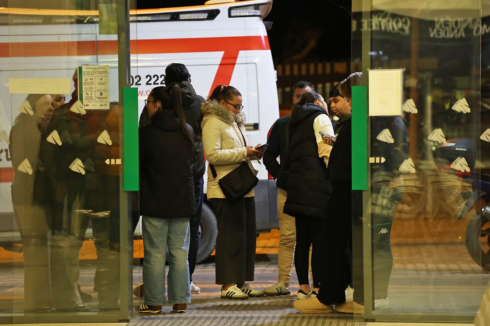 Las Fotografías del dispositivo de urgencia en la estación de Huelva para los afectados por el tren accidentado