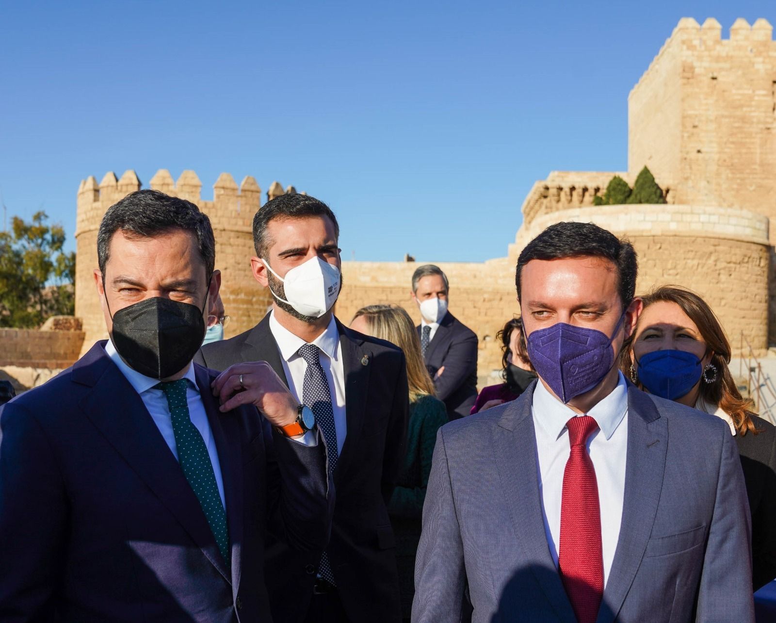 Juanma Moreno, Ramón Fernández-Pacheco y Javier A. García hace unos días en la Alcazaba.