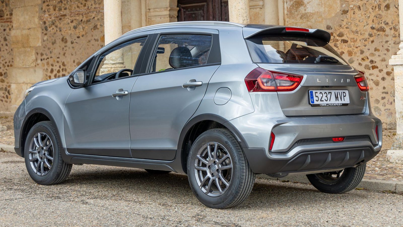 El único elemento opcional es la pintura metalizada, salvo que se trate del color rojo.