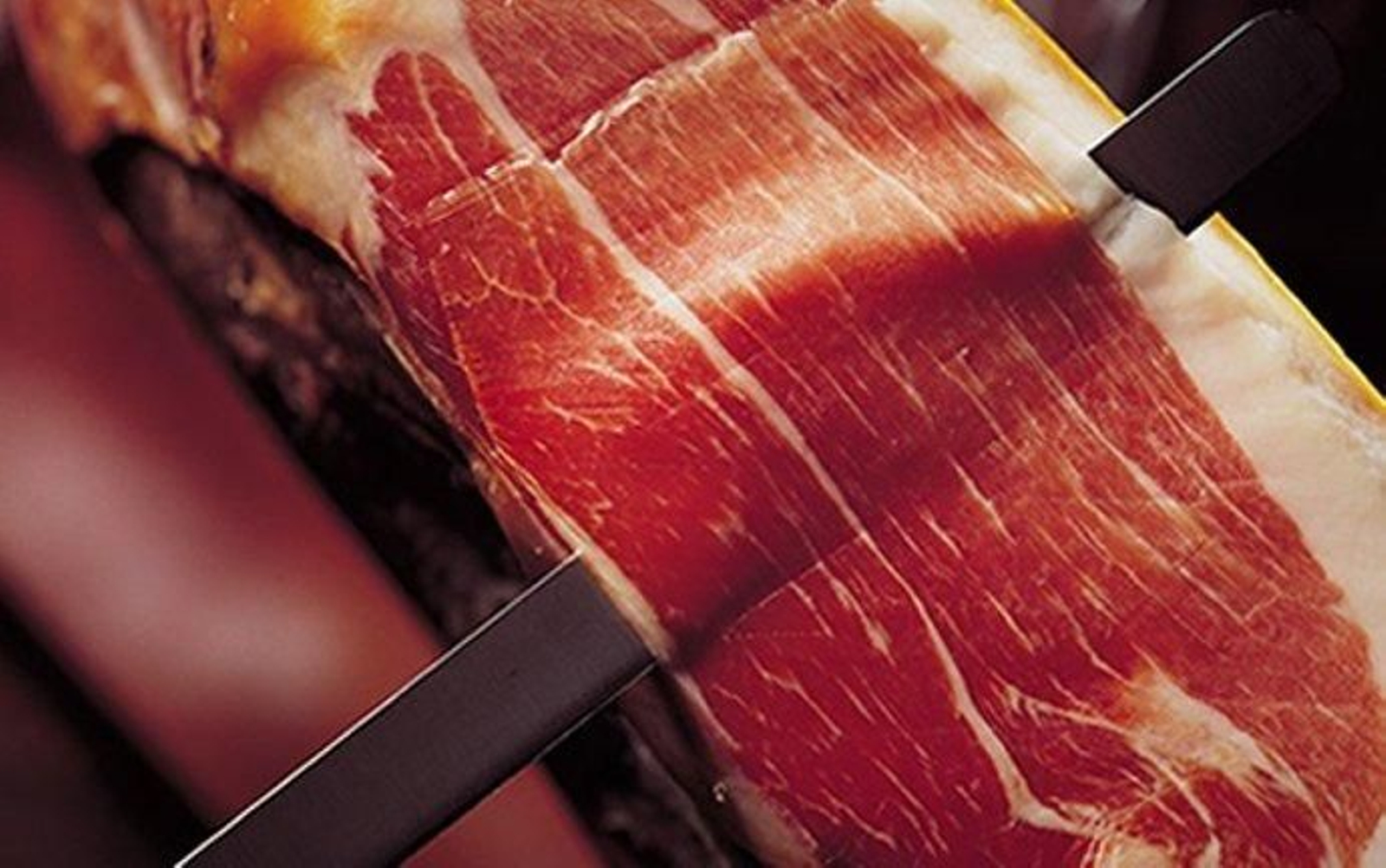 Corte de jamón a cuchillo.