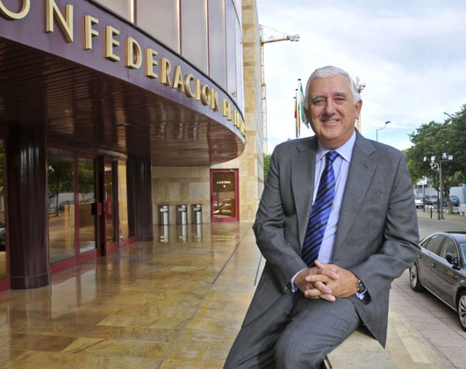 Herrero denuncia "presiones" de la CEOE sobre el electorado