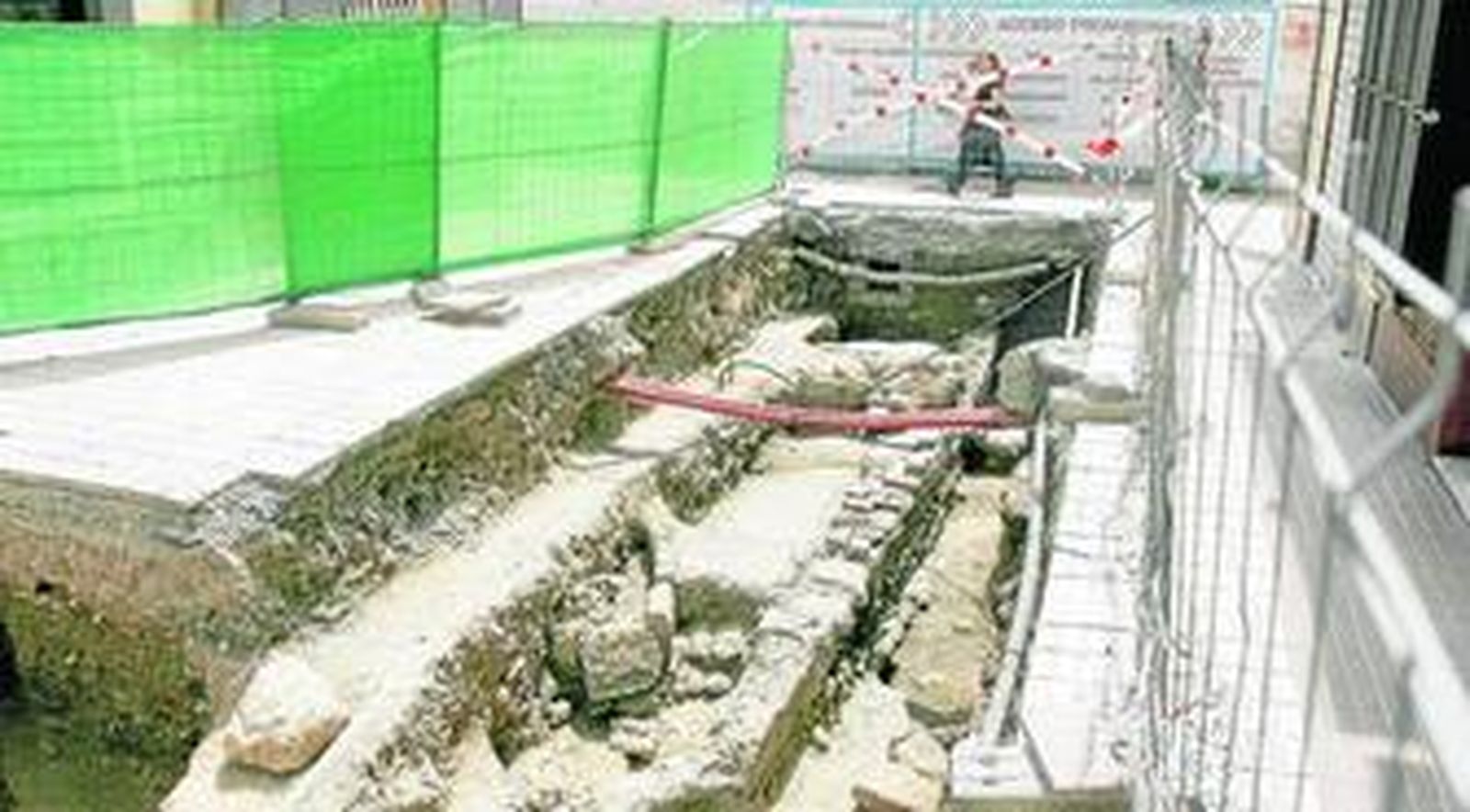 Restos arqueológicos en las catas previas a la construcción de los nuevos accesos al Mercado Central desde el parking subterráneo.