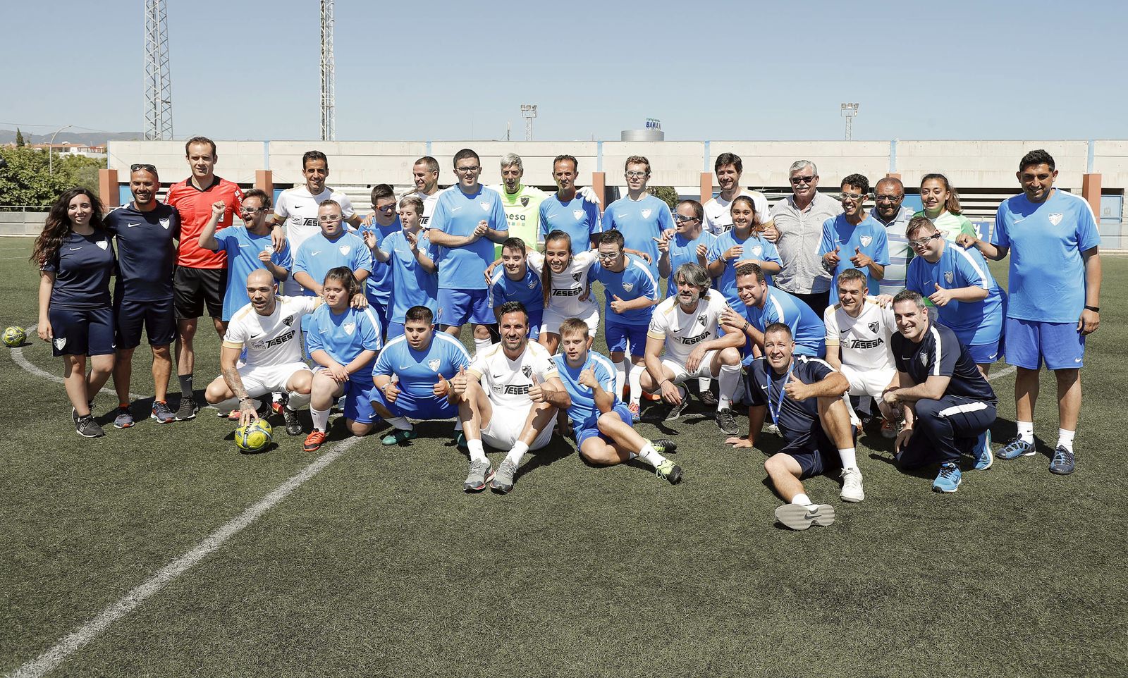 Una foto de familia del partido con el Málaga Genuine