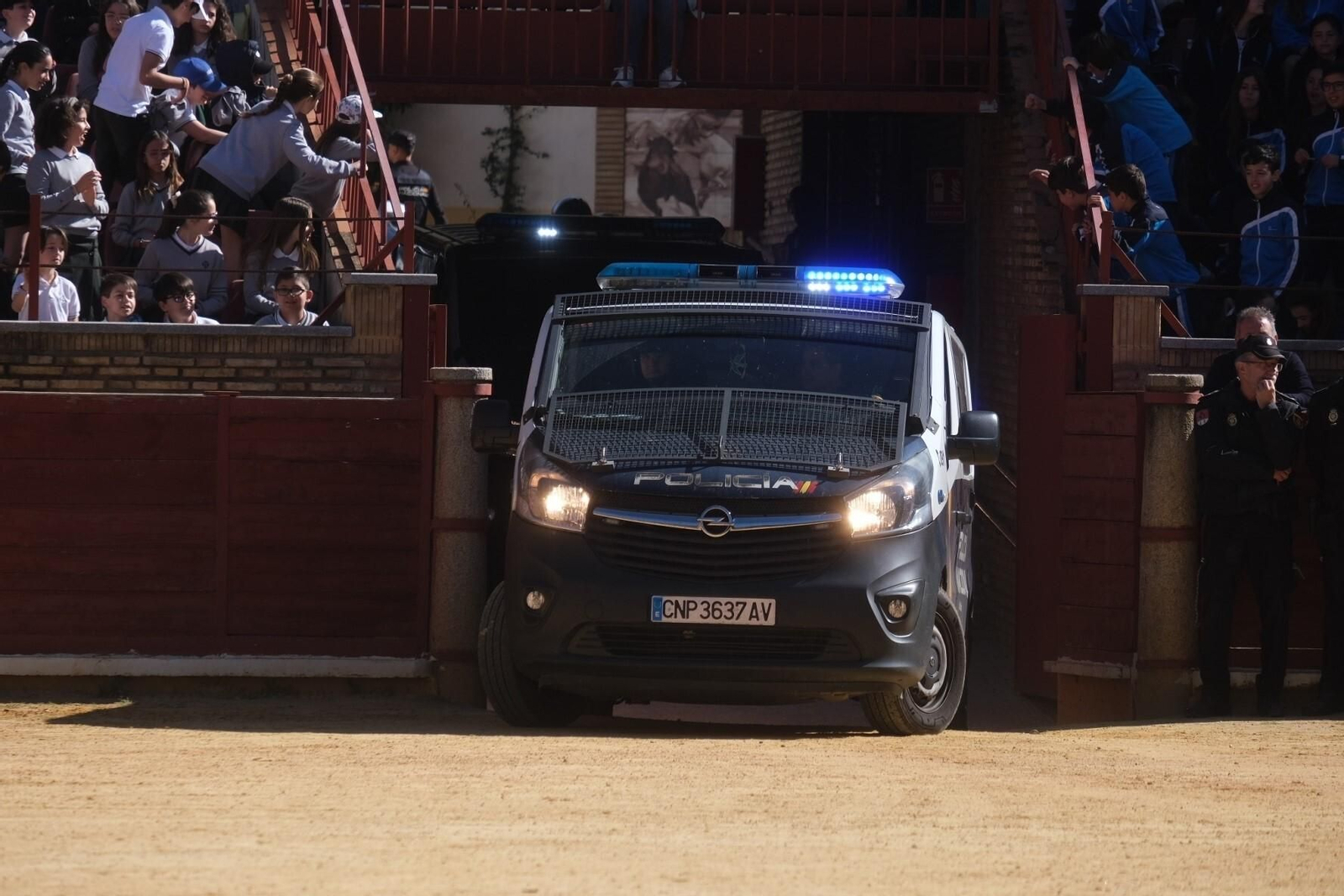 La exhibición de la Policía Nacional en la plaza de toros de Córdoba, en imágenes