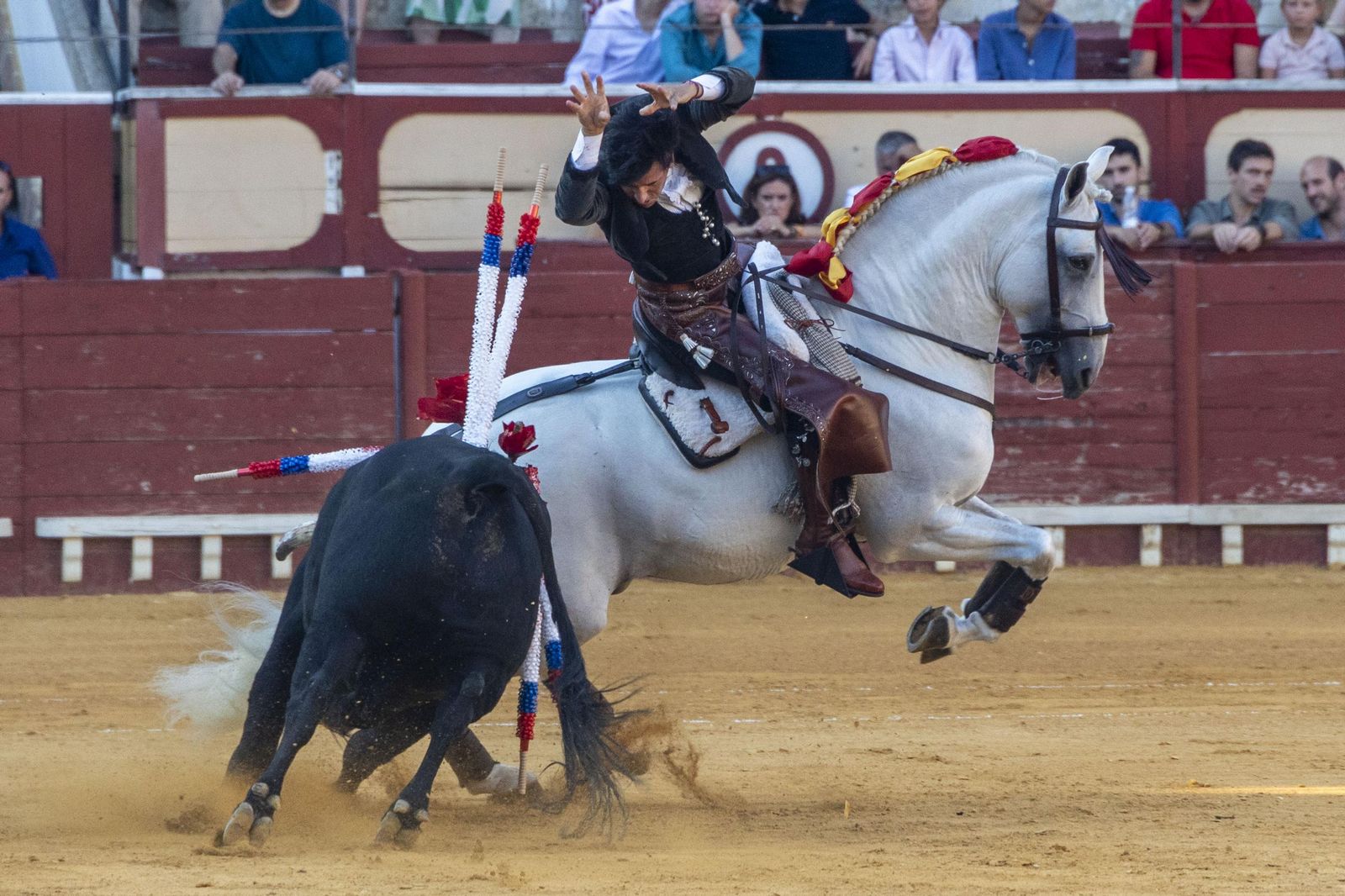 Las imágenes de la corrida de toros en El Puerto: puerta grande para Talavante