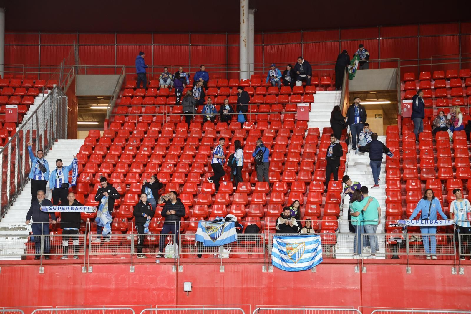 Búscate en las gradas durante el UD Almería-Málaga CF