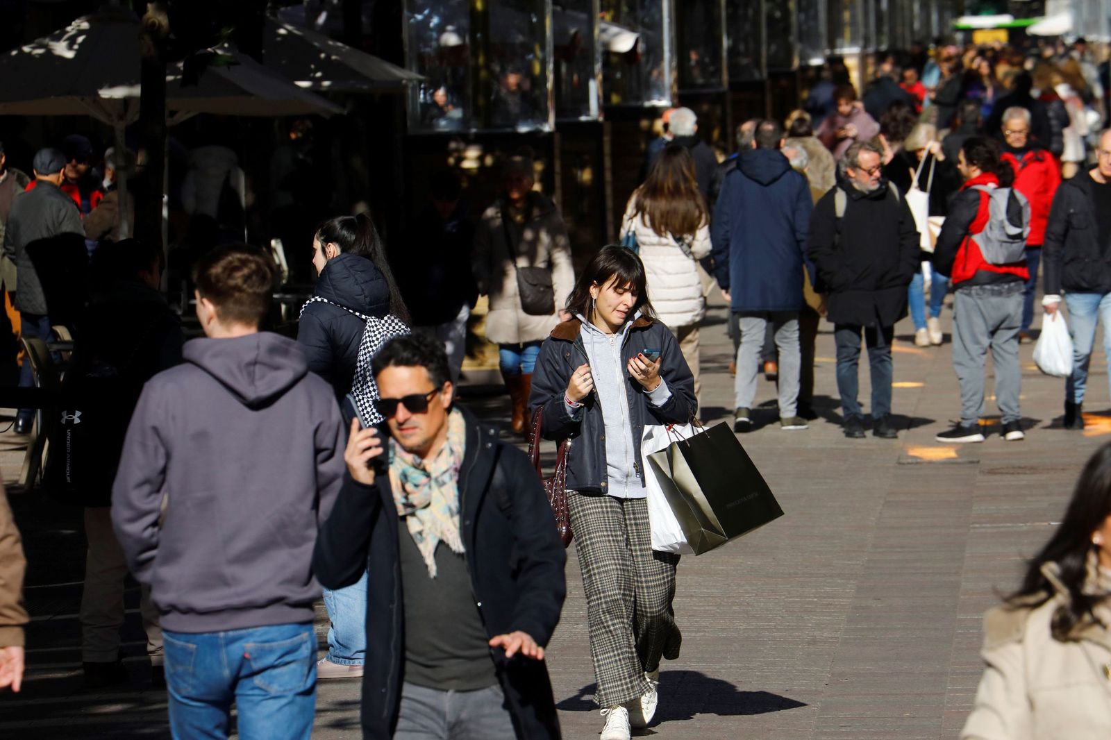 Los cordobeses se lanzan a por las rebajas de invierno, en imágenes