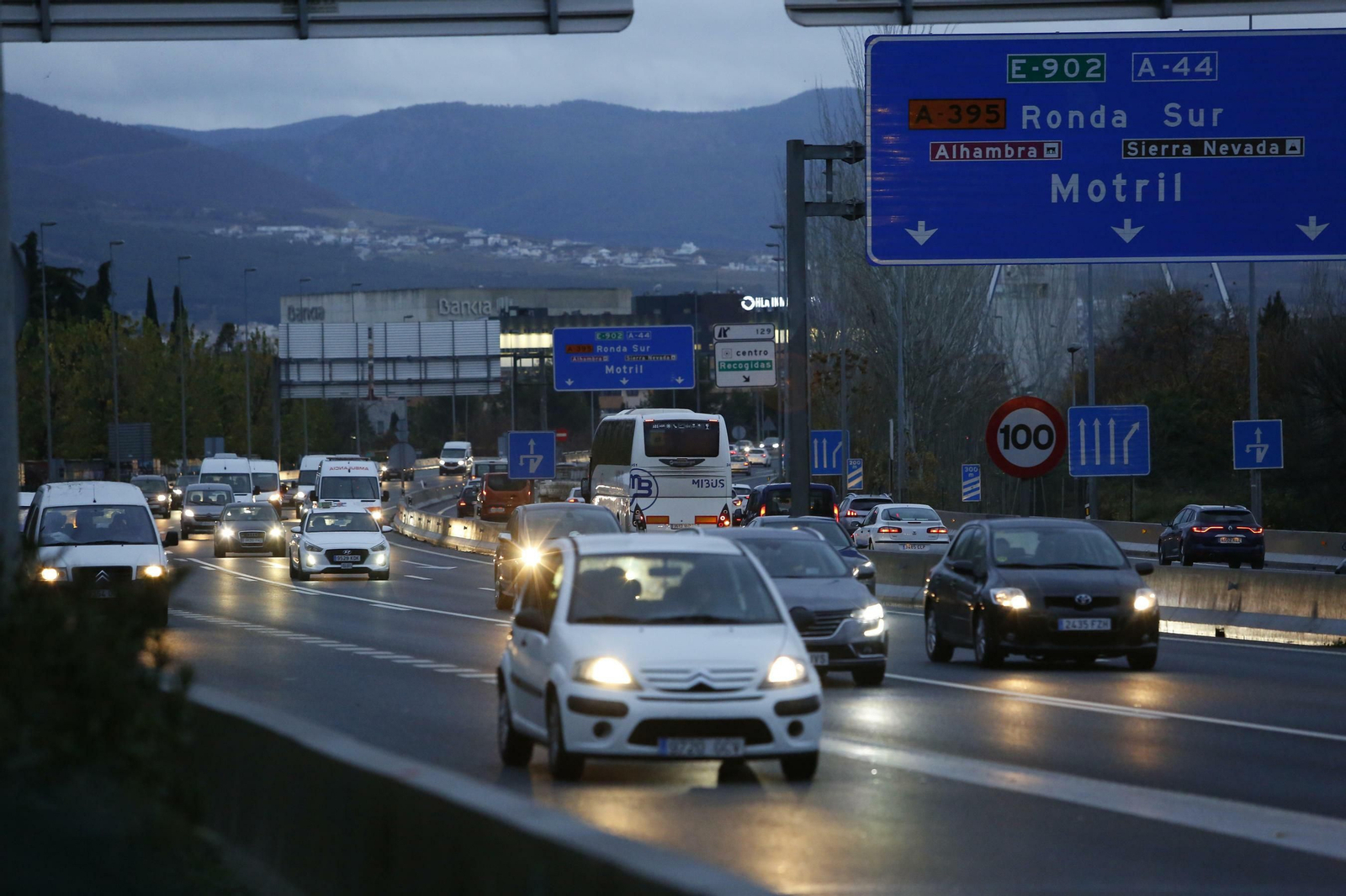 Atascos y tráfico denso en la Circunvalación de Granada