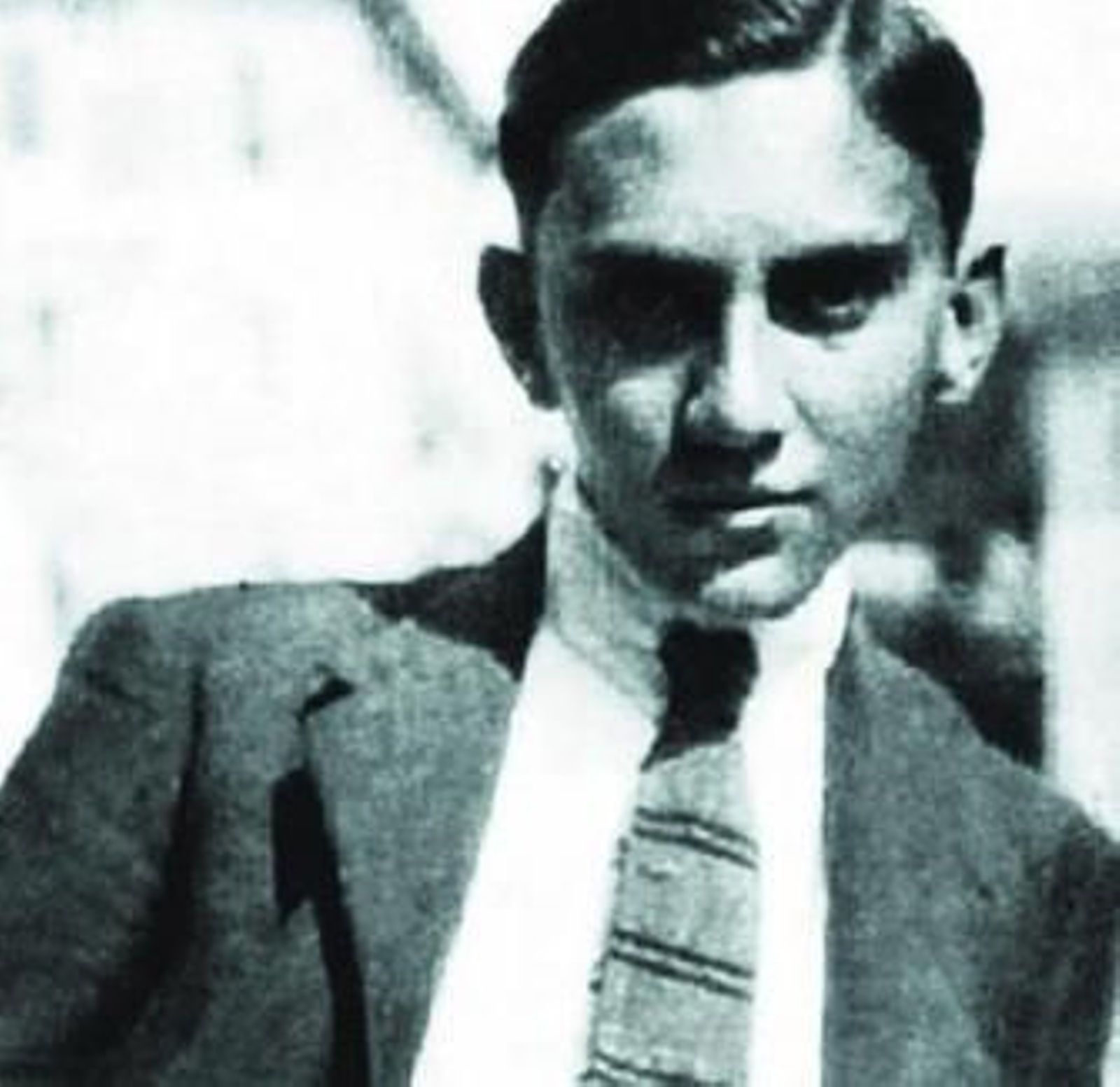 Una de las escasas fotografías conocidas de Roberto Bazlen (Trieste, 1902-1965).