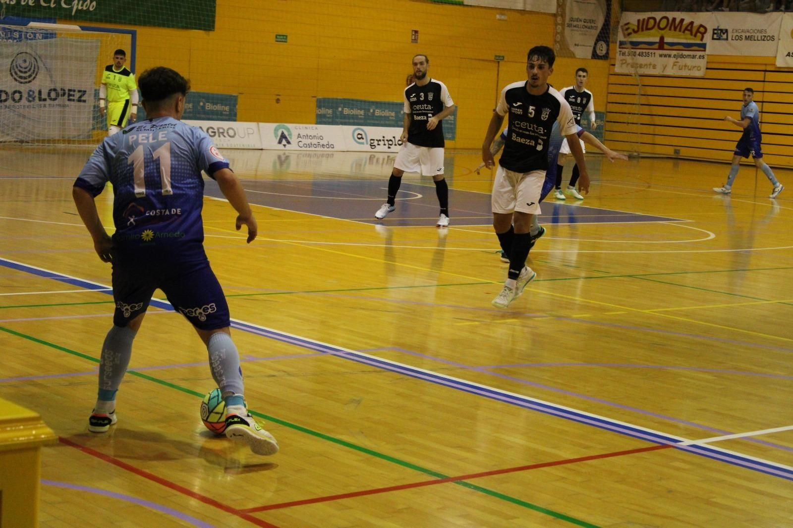 Pele con la posesión del balón durante el último partido disputado por el conjunto celeste.