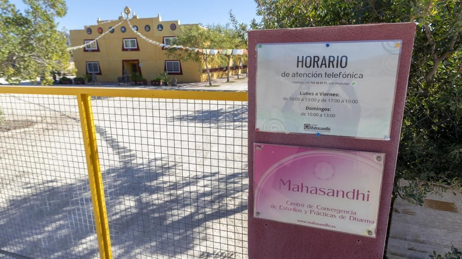 Vista de la finca budista Mahasandhi de Abanilla