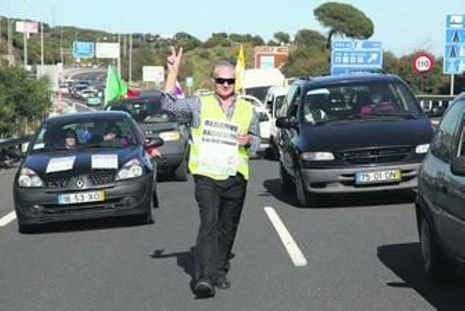 Protesta de ciudadanos españoles y portugueses contra el peaje, el pasado mes de septiembre.