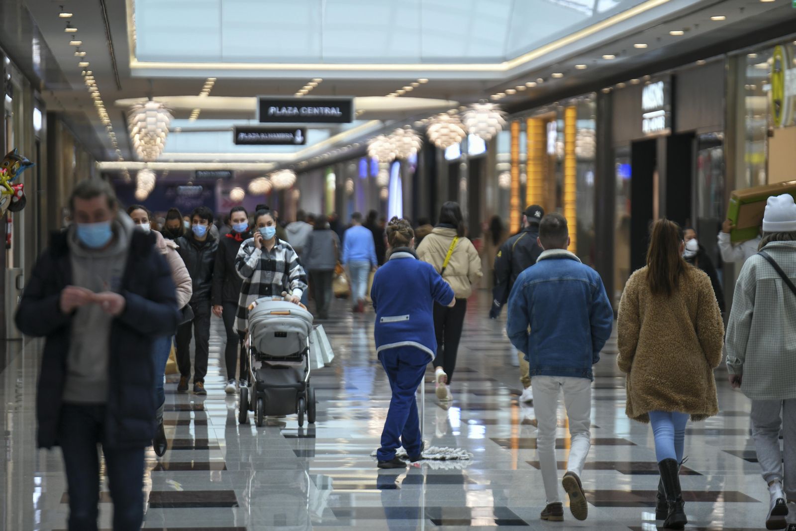 Fotos: las rebajas en el Nevada Shopping de Granada