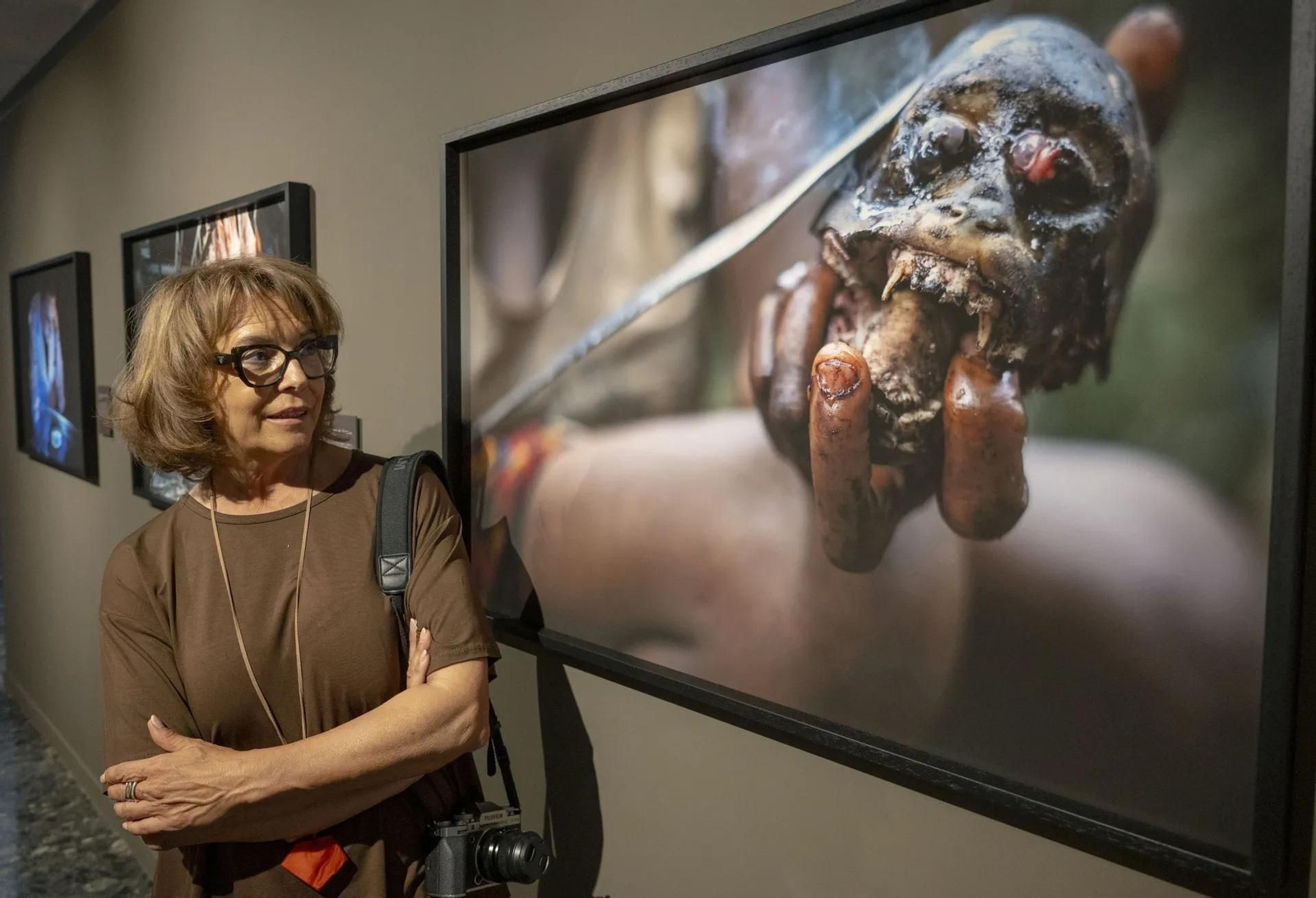 La artista, Katy Gómez, en la inauguración de la muestra fotográfica.