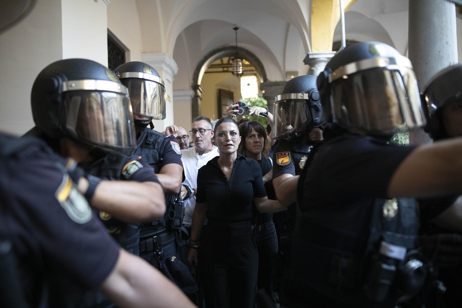 Altercados en la conferencia de Macarena Olona en Granada