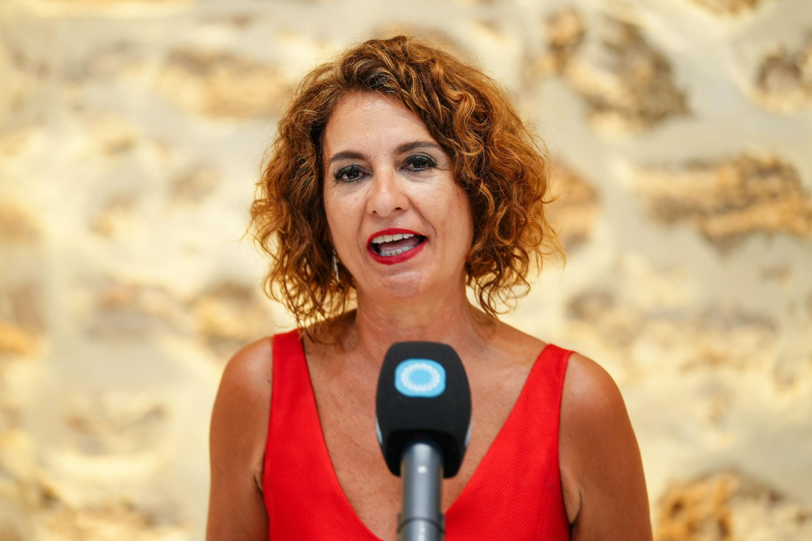 La vicepresidenta primera del Gobierno y ministra de Hacienda, María Jesús Montero, en Rota.