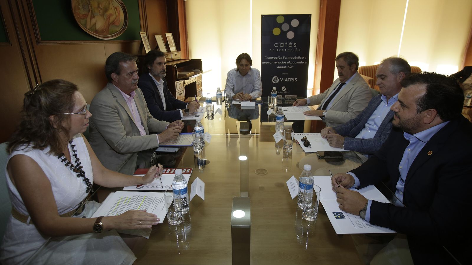 Imagen del coloquio celebrado en la sede del Grupo Joly con la colaboración de Viatris.