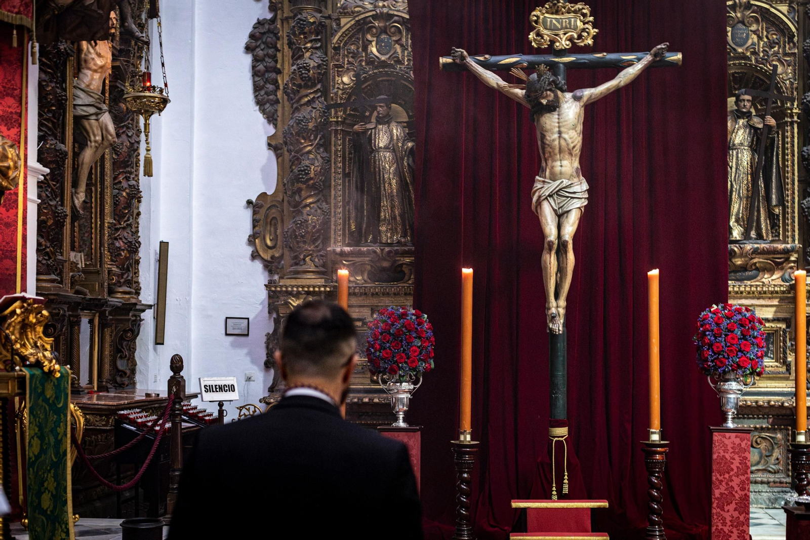 Las imágenes de la veneración del Cirsode Piedad antes de su restauración