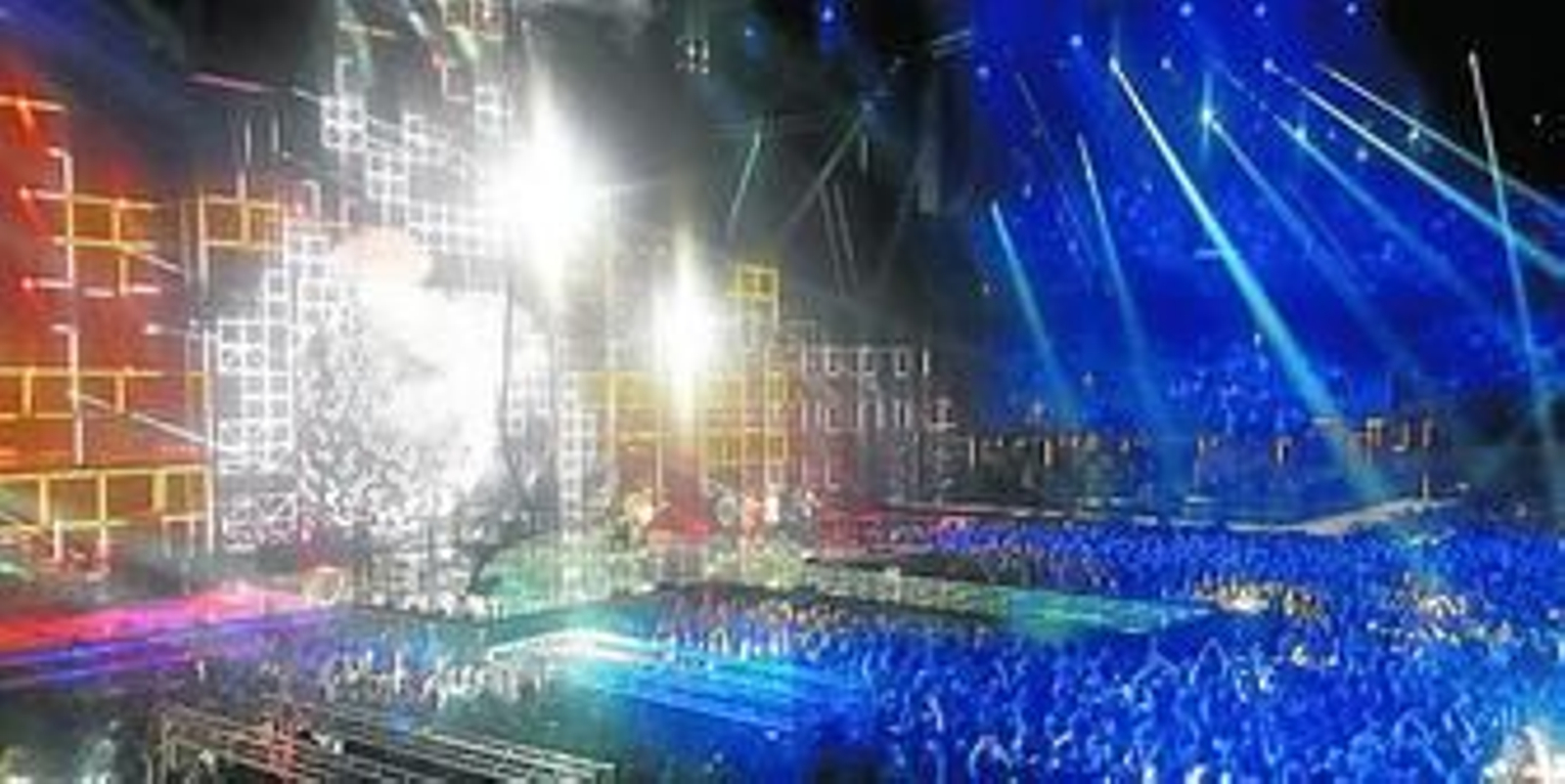 Bruno Mars en plena actuación durante la gala MTV que se ofreció anoche en Rotterdam, a la que acudieron miles de personas.