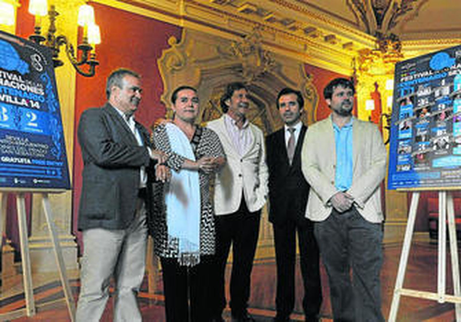 Los organizadores del festival, junto al cónsul de Portugal y el cantante Falete en la jornada inaugural.