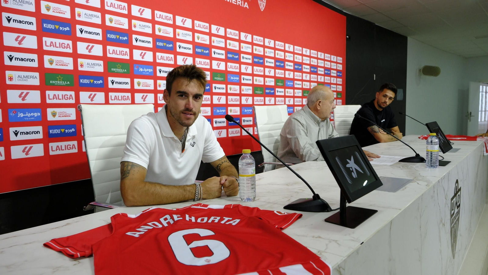 Presentación de jugadores de la U.D. Almería, en imágenes