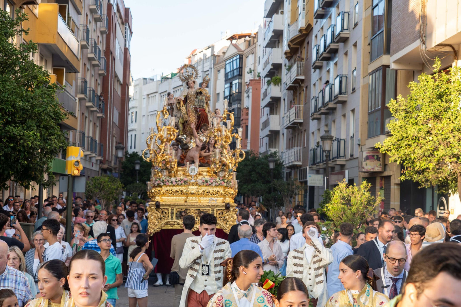 Imágenes de la procesión La Virgen del Carmen por las calles de Huelva
