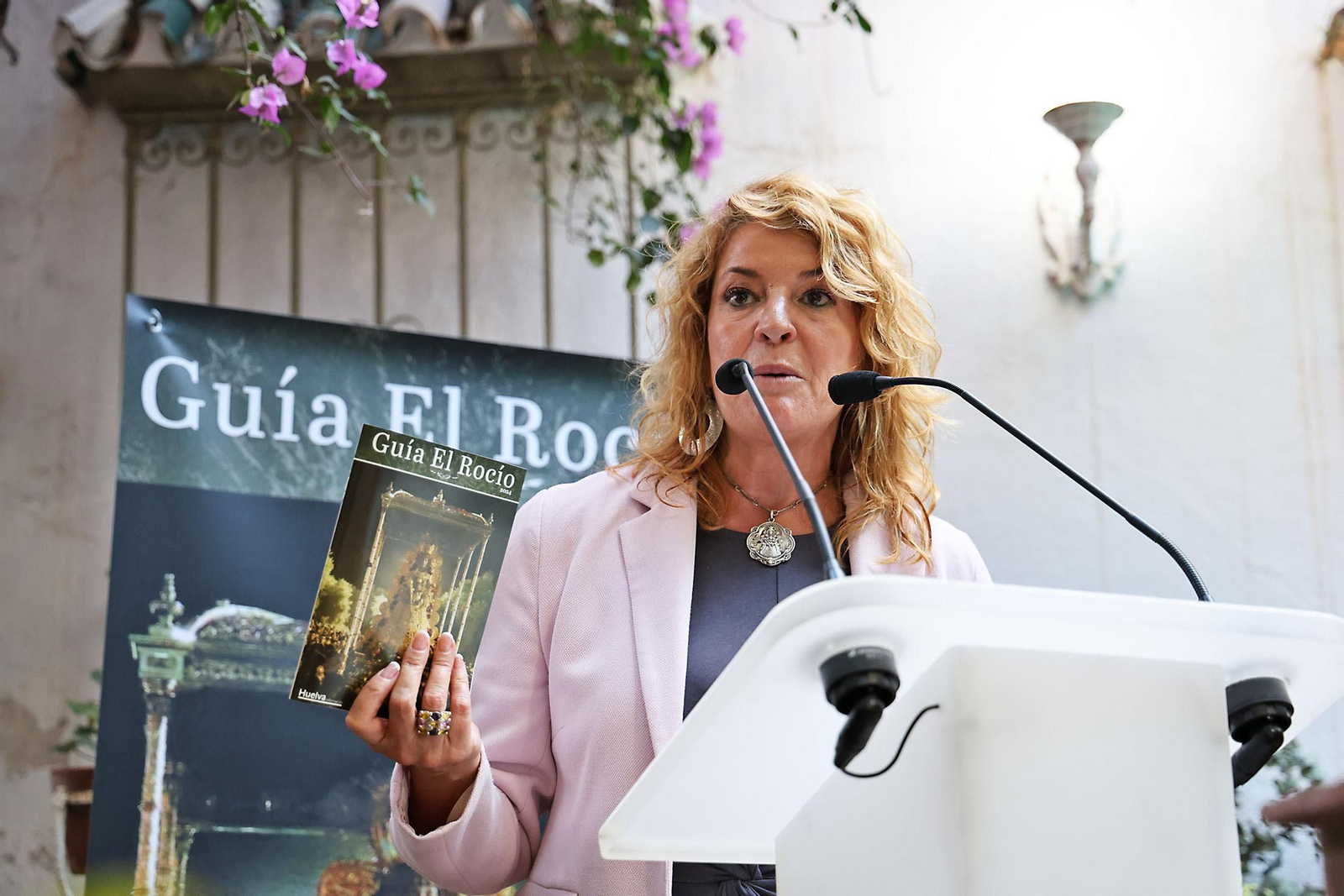 Imágenes de la presentación de la Guía del Rocío 2024 de Huelva Información