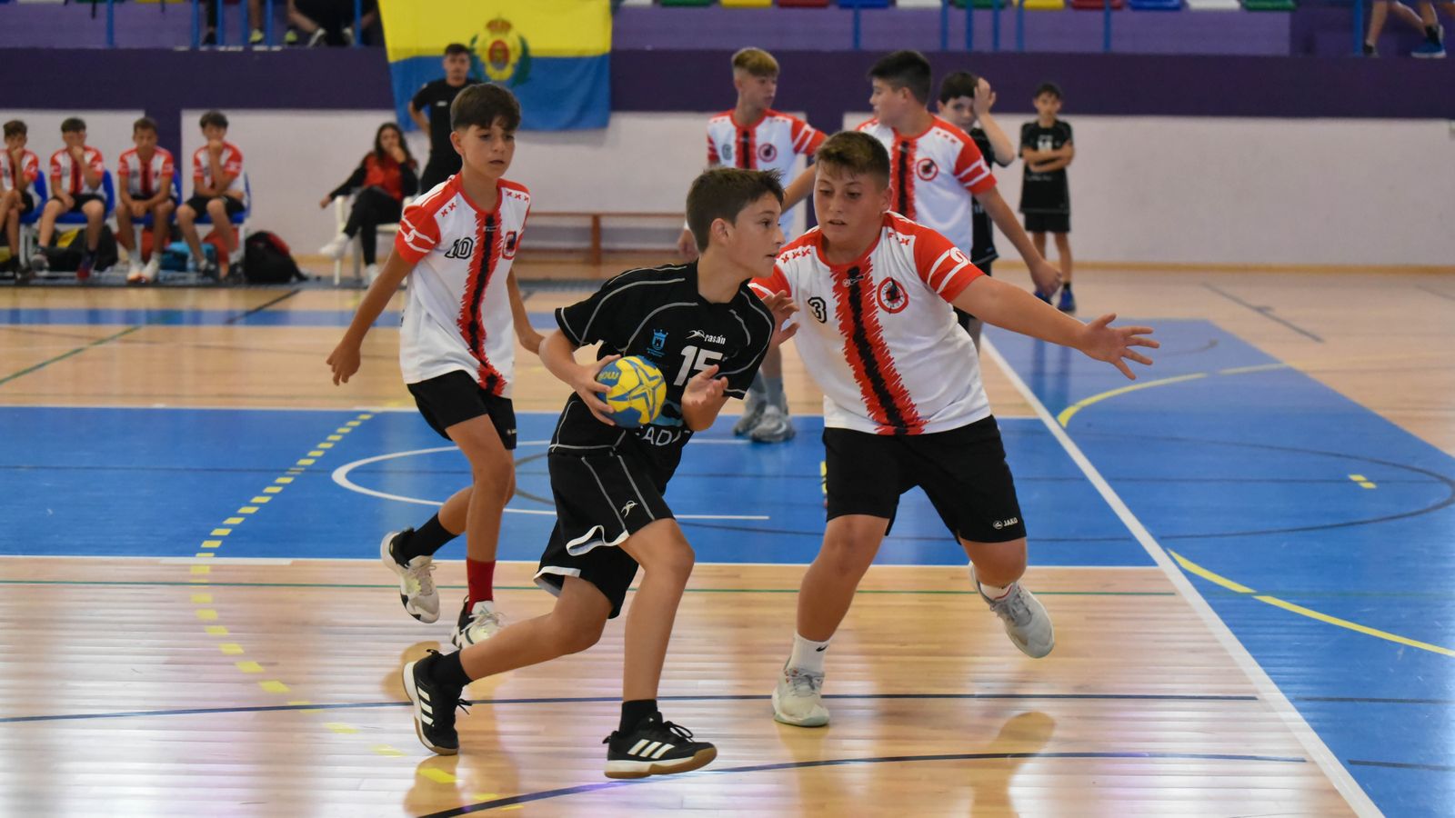 Las fotos de la segunda jornada del Cadeba de balonmano alevín de La Línea