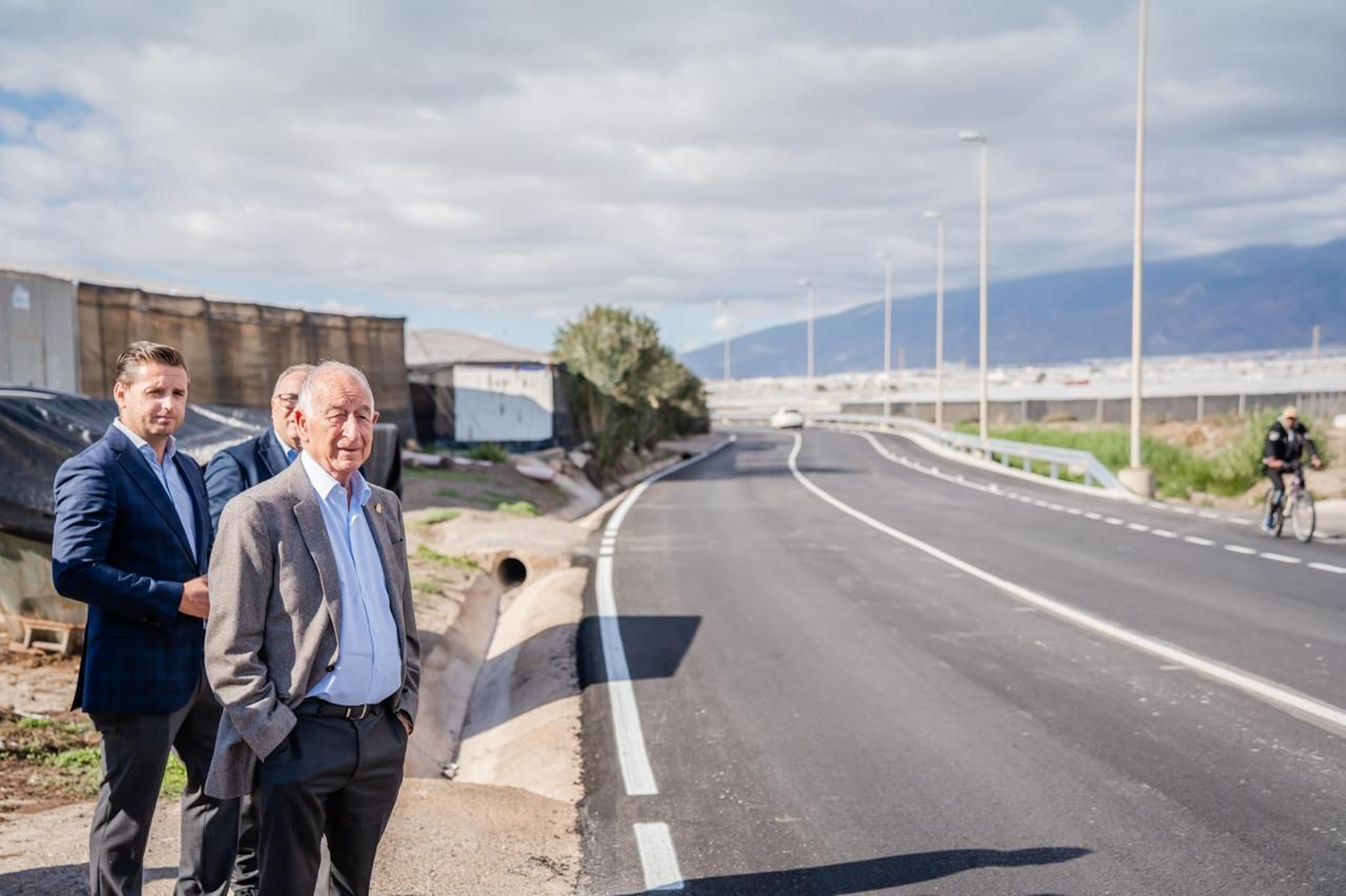 Gabriel Amat visita los primeros trabajos del Plan de Asfaltado 2025-2028.