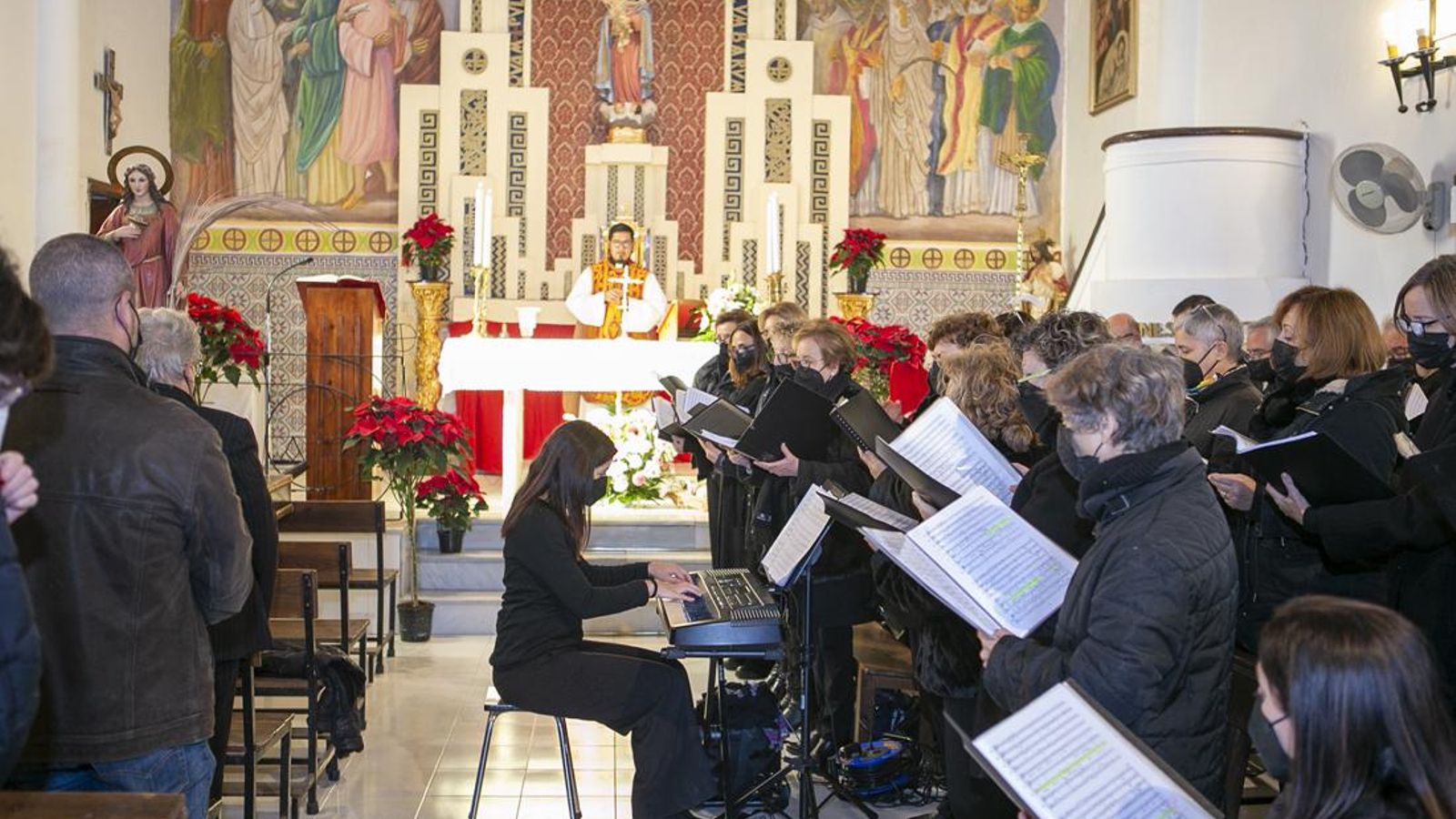 El coro del Colegio de Abogados amenizó la misa