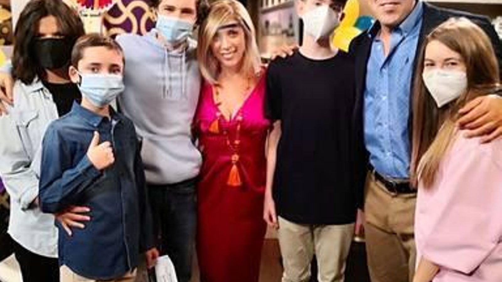 Eva Isanta (Cuqui) y Pablo Chiapella (Amador), con sus hijos en 'La que se avecina'.