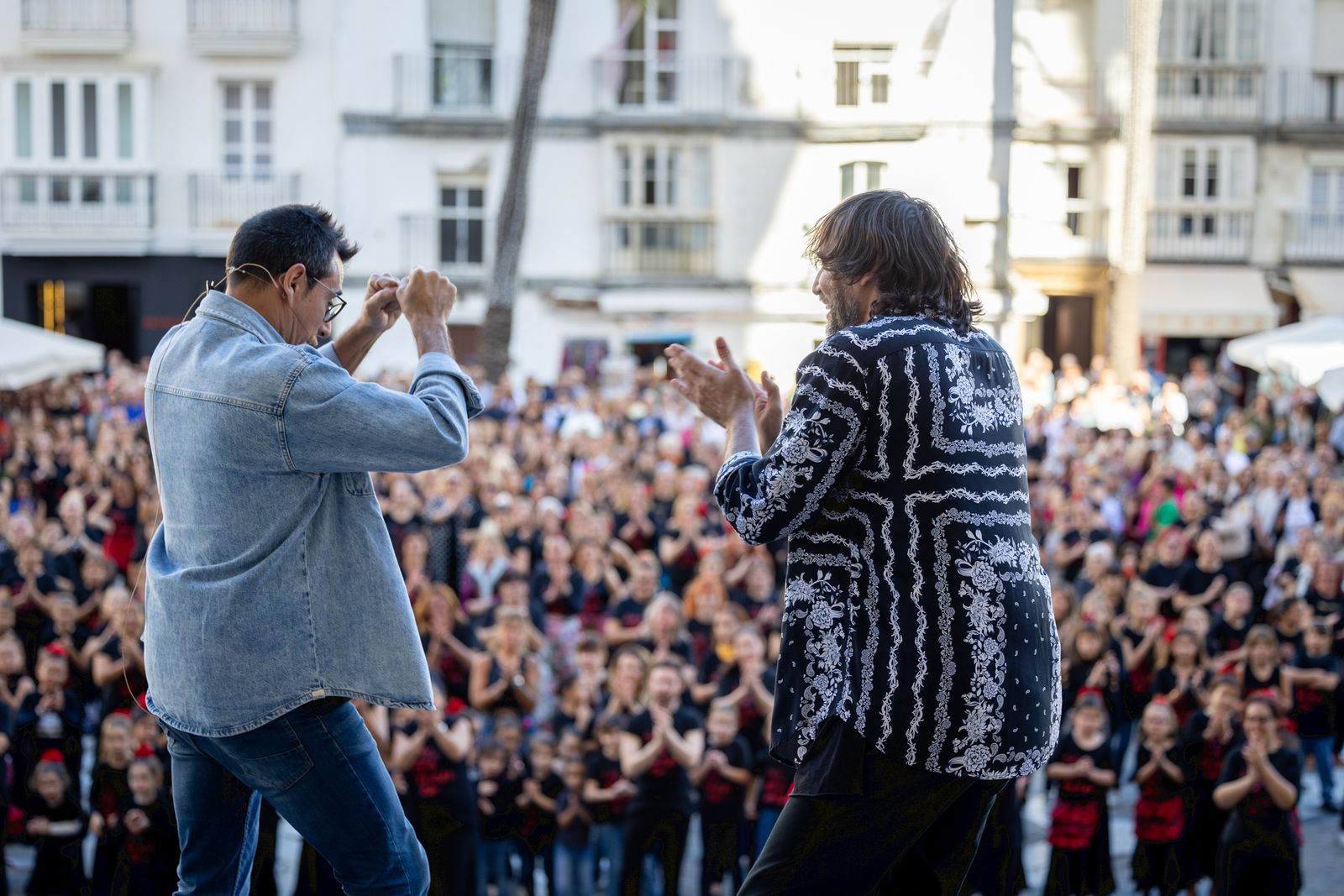 Imágenes del 'flashmob' por el Día del Flamenco en Cádiz