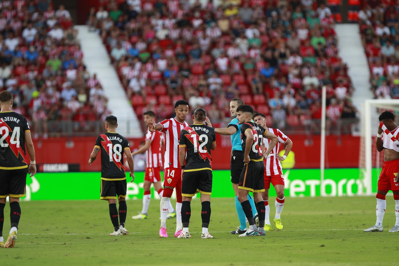Imágenes del partido U.D. Almería-Rayo Vallecano