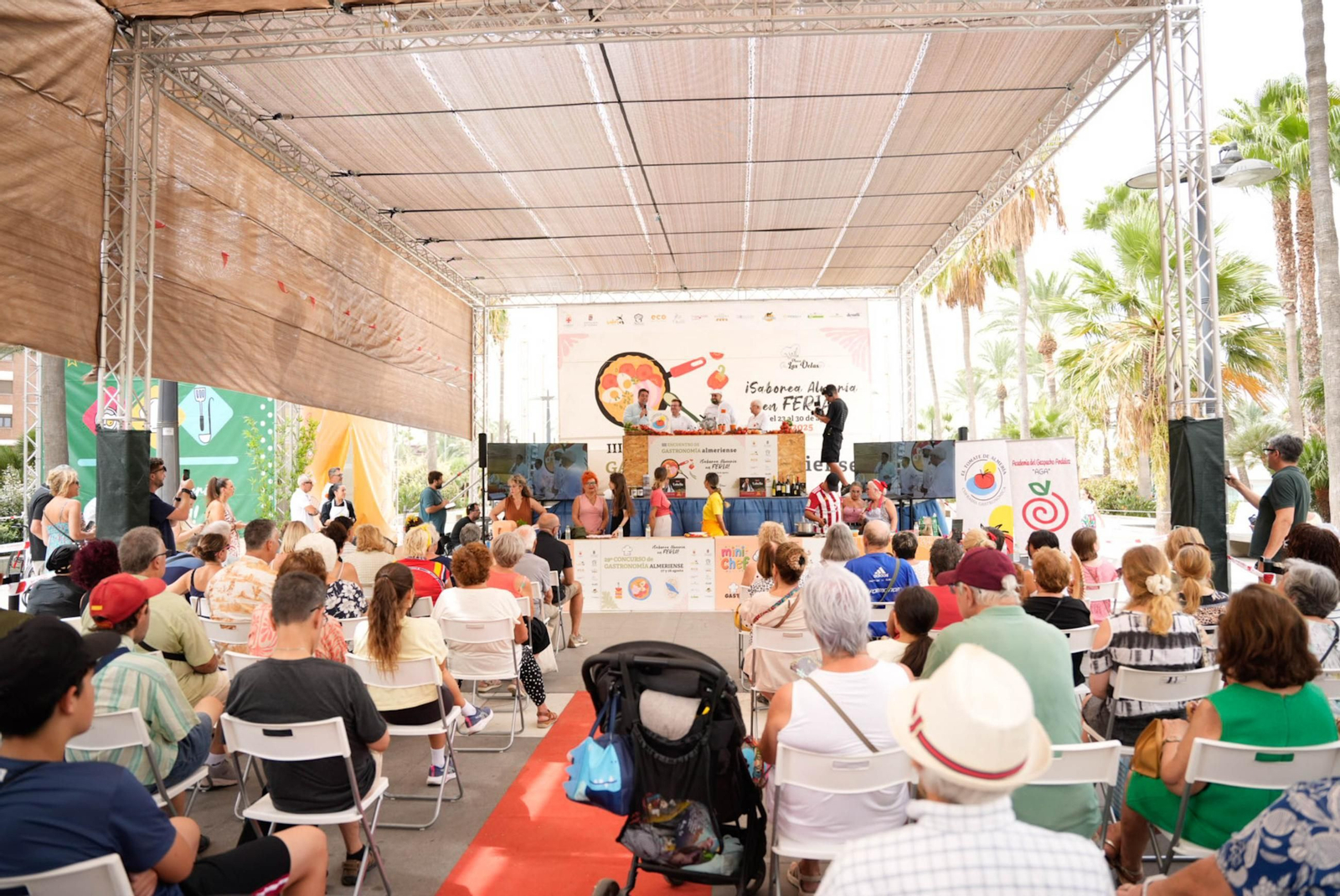 La Cofradía del Tomate y la semifinal del concurso gastronómico de la Feria de Almería, en imágenes