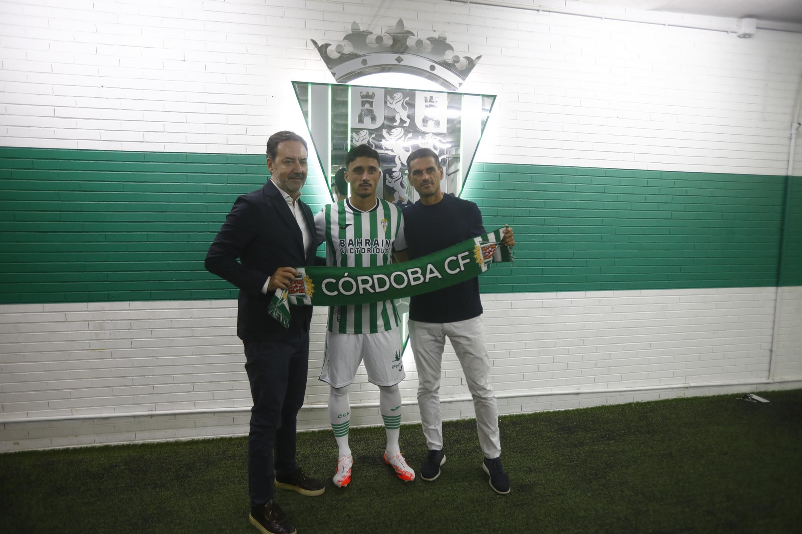 Las mejores fotos de la presentación de Ignasi Vilarrasa como nuevo jugador del Córdoba CF