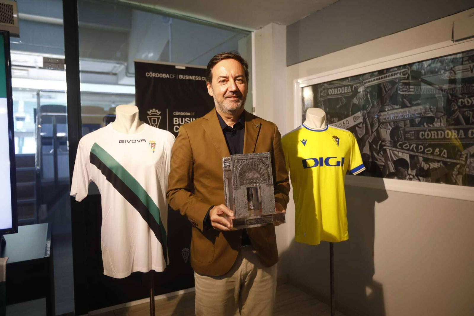 El Córdoba CF presenta el Trofeo Puertas de Córdoba, en imágenes