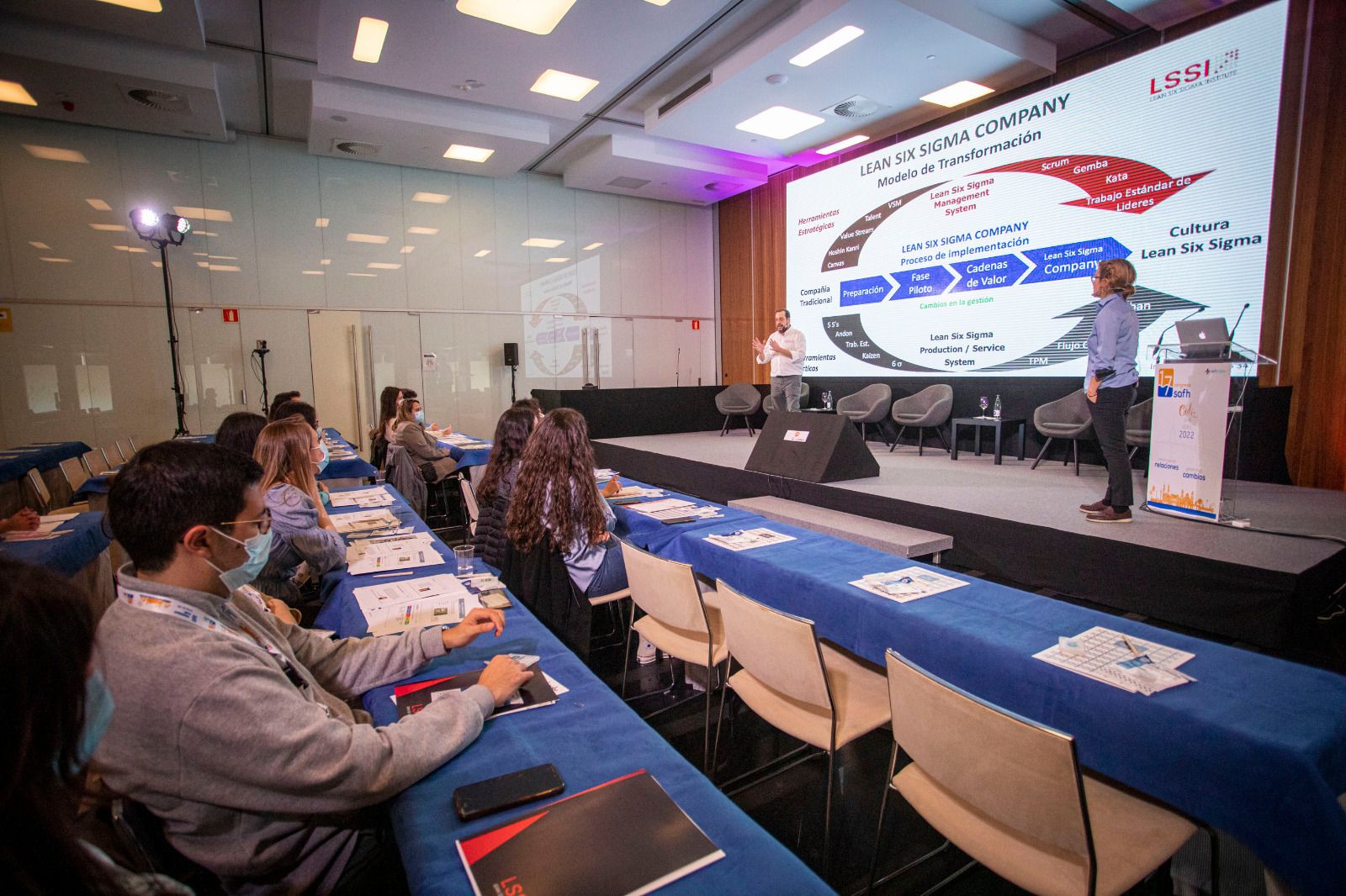Un momento de una de las primeras ponencias de este congreso de la Sociedad Andaluza de farmacia Hospitalaria en Cádiz