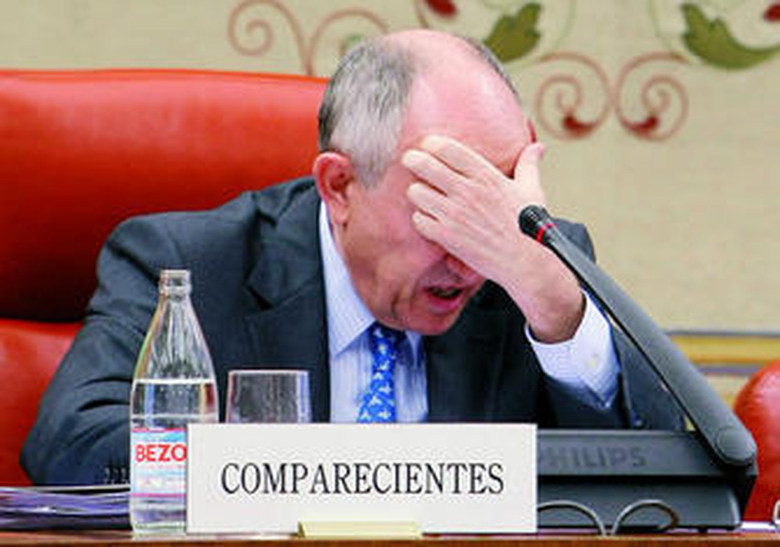 El gobernador del Banco de España, Miguel Ángel Fernández Ordónez, ayer, durante su comparecencia.