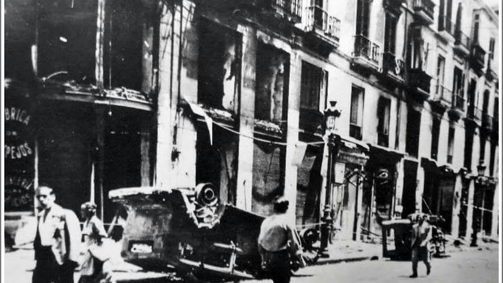 Edificios bombardeados en Málaga en una imagen de Arthur Koesler.