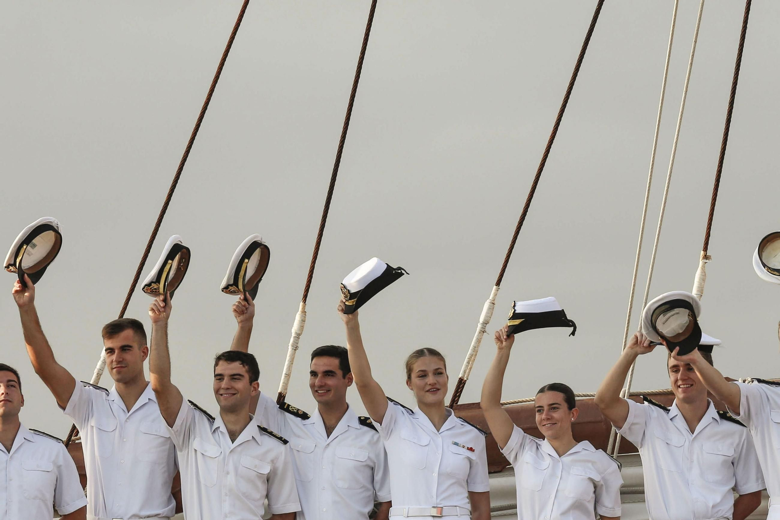 Las imágenes del 'Elcano' en su primera ciudad de vuelta a España, con la princesa Leonor a bordo