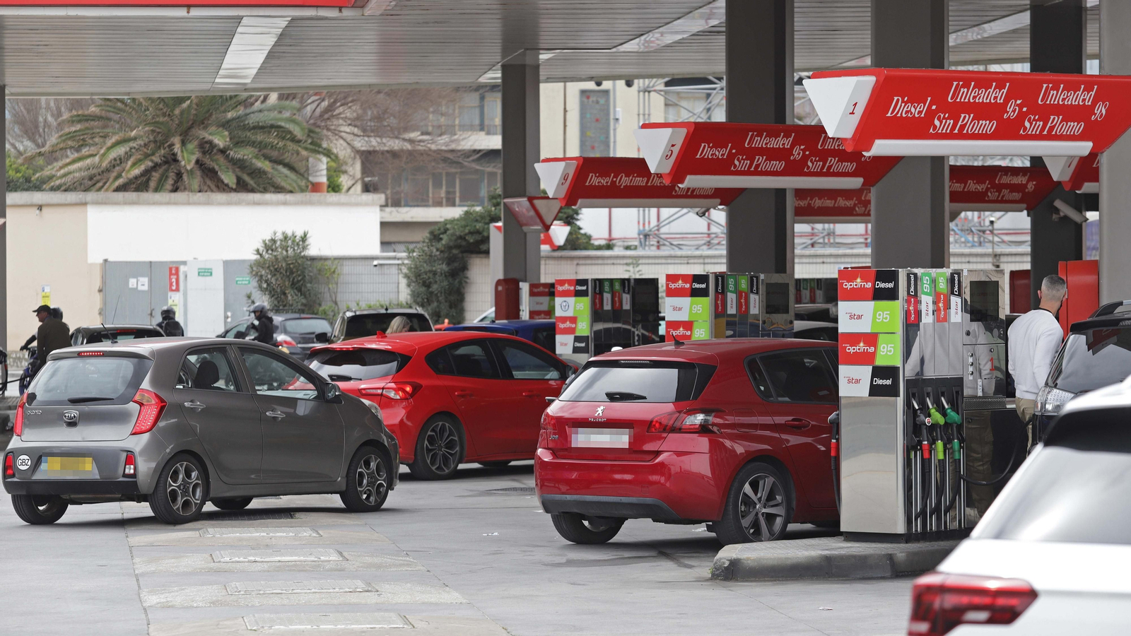 Fotos de colas en las gasolineras del Campo de Gibraltar